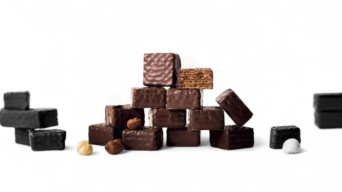 קוביות וופל פריך במילוי קרם אגוזים מצופה שוקולד בלגי