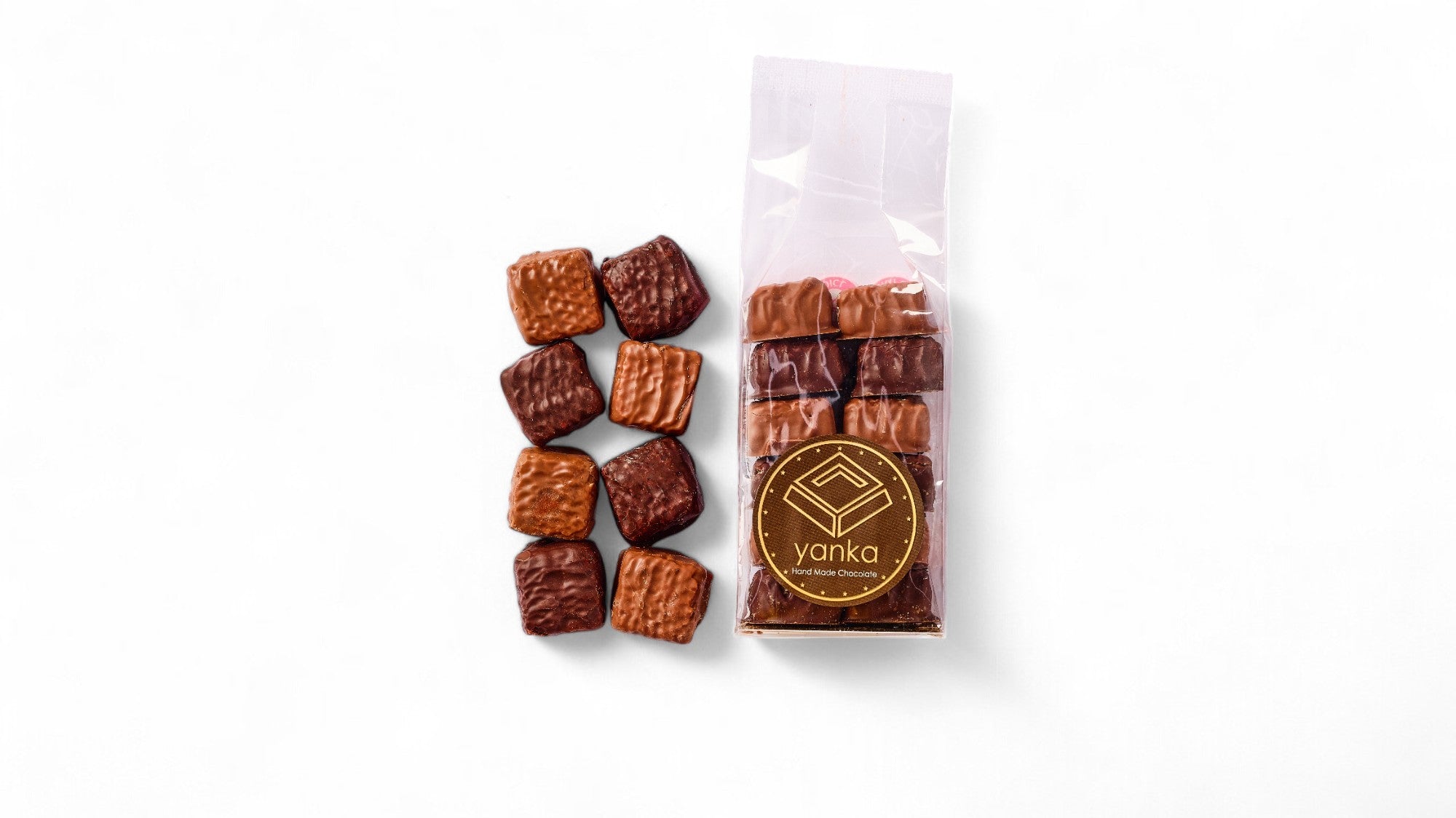 קוביות וופל פריך במילוי קרם אגוזים מצופה שוקולד בלגי